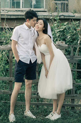 Новая тема фильма Короткая юбка Light Saison - пара свадебных платье