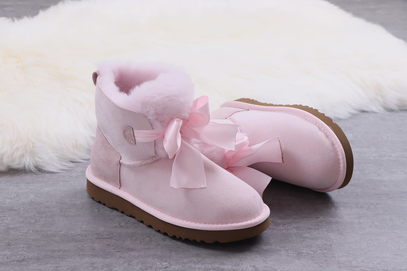 限尺码 UGG Gita Bow Mini 吉塔 经典新奇系列 蝴蝶结迷你短靴 女式雪地靴 1098360 4.2折.4 海淘转运到手约￥622 国内￥757
