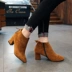 Châu âu và Hoa Kỳ mới cao gót Martin khởi động của phụ nữ khởi động khởi động ngắn ống ngắn giản dị matte chỉ dày với giày của phụ nữ màu rắn hoang dã boot trắng cao cổ Giày ống