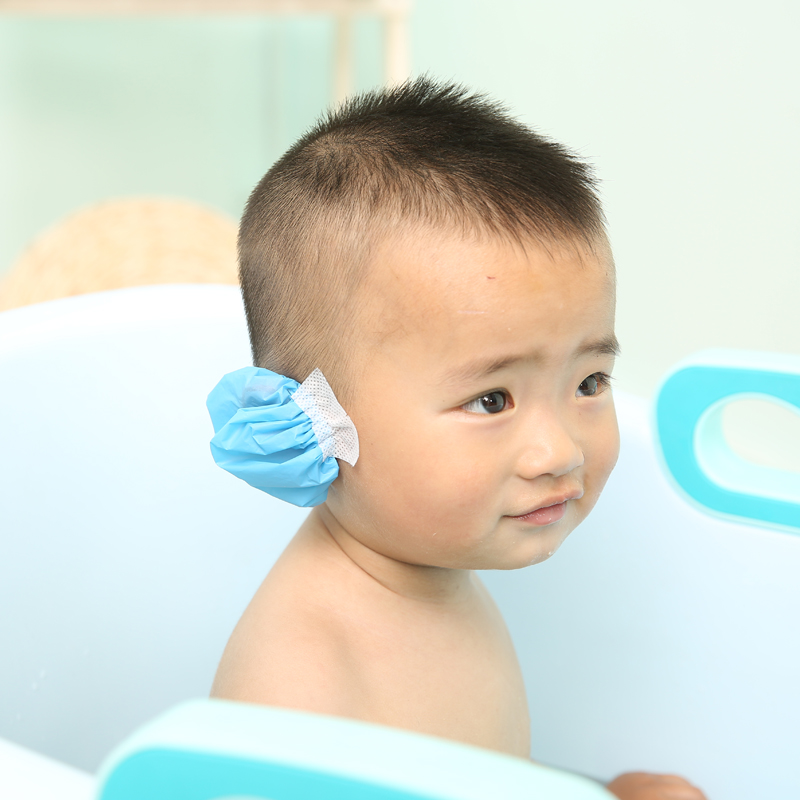 Новорожденному попала вода в ухо при купании. Затычки для ушей новорожденным для купания. Накладки на уши для купания. Наушники для купания детей. Накладки на уши для купания детей.