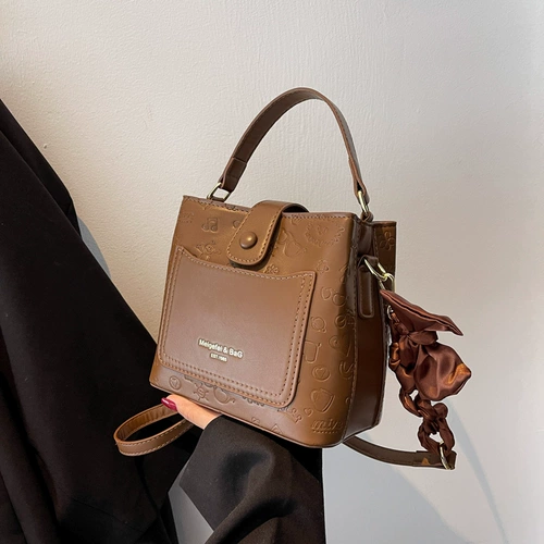 Небольшая дизайнерская сумка через плечо, вместительная и большая универсальная сумка на одно плечо, коллекция 2023, премиум класс