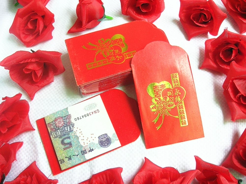 Бесплатная доставка Dajili Dajili Wedding Женщина возвращается к подарку, чтобы отпраздновать новогодний Red Convelope.