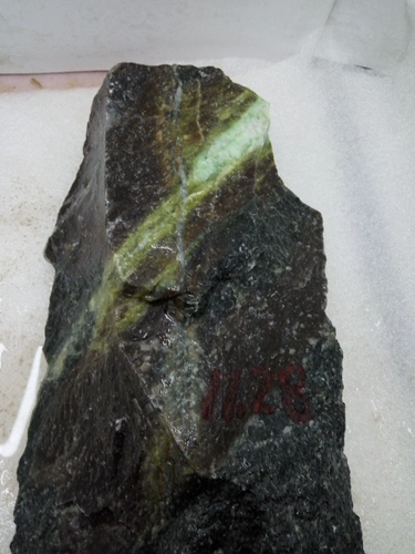 Природная руда из нефрита