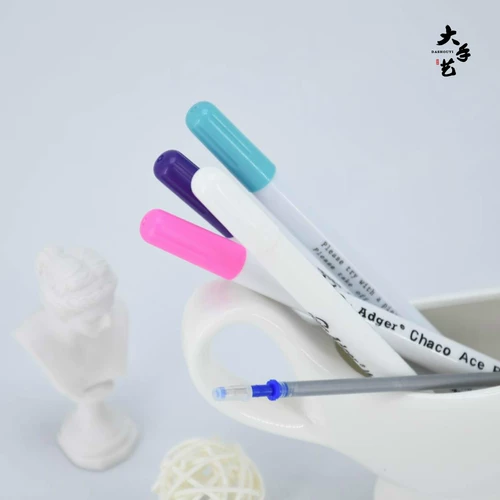 Ножницы, клей, клей-пистолет, игла для бисера, отвертка, плоскогубцы с игольчатыми наконечниками