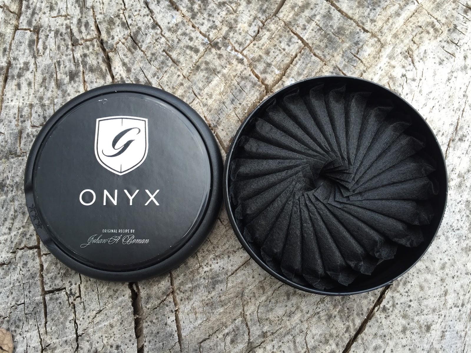 Сню. General Onyx снюс. Снюс Black Onyx. Onyx премиум снюс. General Onyx Titan снюс.