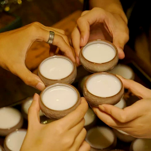 Корейское рисовое вино вино фермы/завороты сладкого рта, сладкий рот, удержание рисовое вино маги