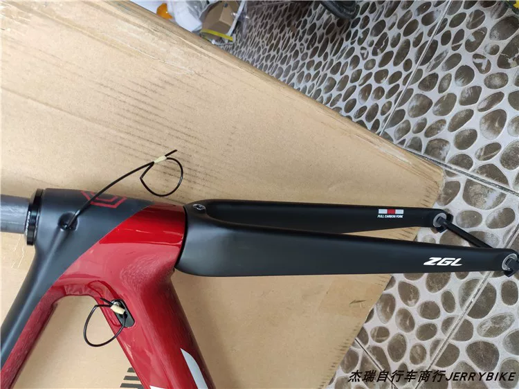 ЗGL CRB49 с  ㄧ ㄧ ㄧ ㄧ ? 2 ⒊ € 700C ︾ ︾