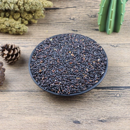 Северо -восточное семейство Синьлиан произвело черный клейкий рис.