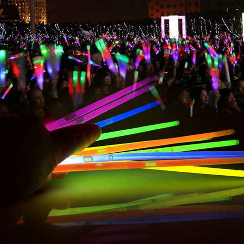Флуоресцентная бейсбольная концертная вечеринка Гала -мероприятие Ежегодное собрание одноразового красочного светящегося серебряного палки ночной ламп 100