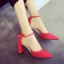 Giày dày màu đỏ khóa với giày cao gót màu đỏ nhọn miệng nông chà giày cô dâu hoang dã Baotou dép La Mã sandal đế xuồng Sandal