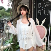 Mùa hè phụ nữ mới của Hàn Quốc phiên bản của chiếc áo đan len bên ngoài voan kem chống nắng áo sơ mi + openwork ren sling + quần short ba mảnh phù hợp với