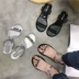 Dép nữ mùa hè phẳng 2017 mới của Hàn Quốc phiên bản của sinh viên hoang dã đơn giản hở ngón phẳng với bãi biển hai mặc bên ngoài dép đi trong nhà dép đang hot Dép