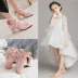 Girls Baotou Sandals Người dẫn chương trình nhỏ cho thấy những đôi giày công chúa trong sàn catwalk của các cô gái lớn và người mẫu giày cao gót dành cho trẻ em
