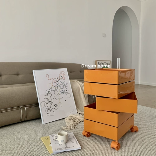 Дом мечты может переместить на полку кровати шкафу шкафа нескольких косметических косметиков.