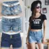 Cửa hàng vật lý gian hàng cung cấp bán buôn 2018 mùa xuân và mùa hè phụ nữ mới của denim quần short thời trang kích thước lớn nữ jeans quần áo nữ mùa hè đẹp Quần jean