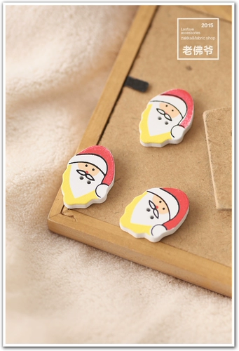 Окрашенная Санта -Клаус Деревянный пряжка DIY Симпатичные пуговицы ручной работы