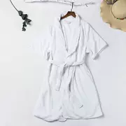 Áo choàng ngủ bằng vải polyester san hô lông cừu mùa hè ngắn áo choàng tắm nữ ống áo choàng khách sạn áo choàng tắm màu trắng - Night Robe