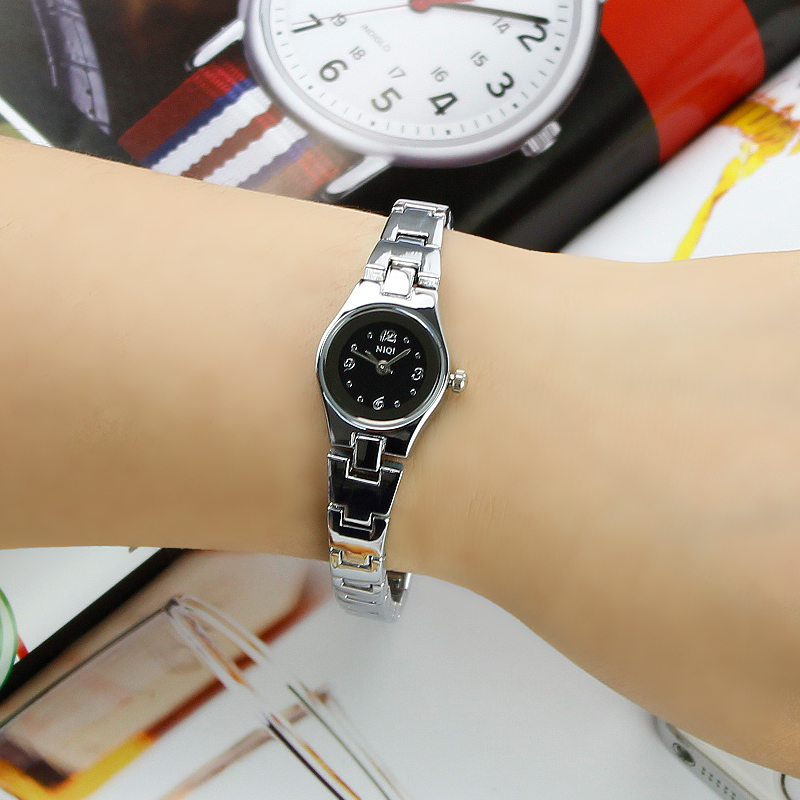 Fashionable bracelet watch Ms. female form student girlfriends Korean small dial watch girls strip simple casual