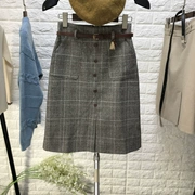 Mới 2018 mùa thu và mùa đông mô hình Hàn Quốc phiên bản với vành đai kẻ sọc nút nữ chất liệu váy váy B3722