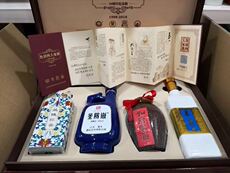 Пузырь бутылки 鲁四大家族20周年纪念62
