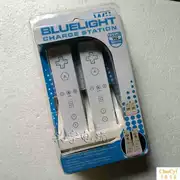 Nhật Bản mua Wii phải xử lý hai lần sạc cơ sở quang điện màu xanh Bộ sạc tay cầm thẳng + pin đôi 2800mAH trắng - WII / WIIU kết hợp