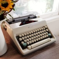 70 -е годы Typo Retro Can Can Play Olympia SM9 Английская механическая клавиатура печати, чтобы использовать нормально