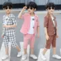 Bộ đồ bé trai kẻ sọc mùa hè cho bé trai Những đứa trẻ lớn bé trai kẻ sọc phần mỏng phiên bản tiếng Hàn giản dị của bộ đồ nhỏ - Suit phù hợp quần kaki
