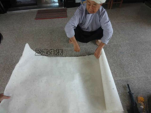 Юньнан Мэндинга Манг Группа DAI PEконосика из белой хлопчатобумажной бумаги ручной работы нематериальная культурное наследие.