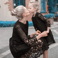 Châu âu và Hoa Kỳ cha mẹ và con váy ren váy 2018 mới thời trang màu rắn ăn mặc mẹ ăn mặc cô gái ăn mặc công chúa váy triều đồ gia đình đi biển
