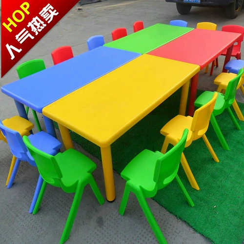 Пластиковый столик в детском саду и кресло детского пластикового учебного стола и стула детского пластикового учебного стола и комбинации кресла