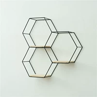 Черные три шестиугольные [треугольник]