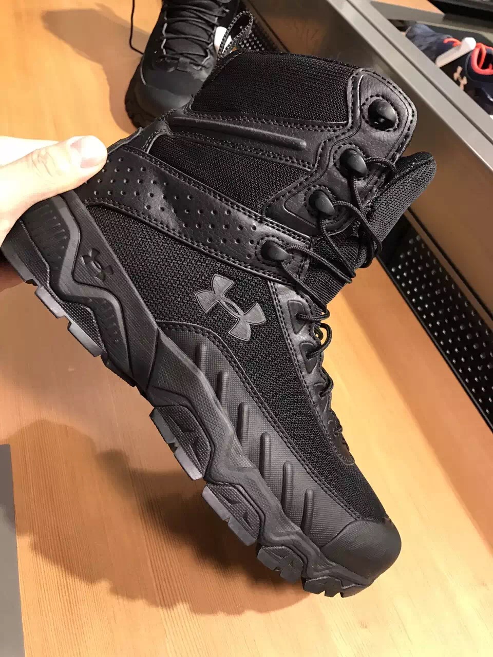 sepatu under armour tactical