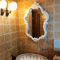 Европейское зеркало в стиле ванной