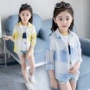 Trẻ em của quần áo chống nắng 2018 mùa hè trẻ em lớn của áo sơ mi giản dị Hàn Quốc phiên bản của kẻ sọc áo sơ mi điều hòa không khí áo sơ mi cô gái áo mỏng thời trang cho bé