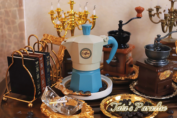 Aegean Coffee Pot1 / 3 points uncle BJD.SD Baby House Photo Props Mini simulation parts Retro Hand shake Coffee machine Coffee pot