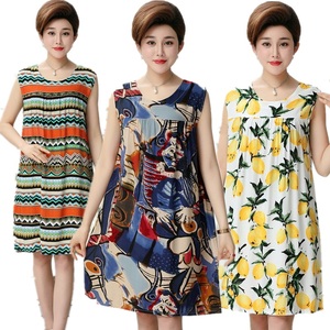 Mùa hè lớn kích thước của phụ nữ nightdress phụ nữ trung niên bông lụa hoa váy mẹ váy không tay cộng với chất béo hoa váy