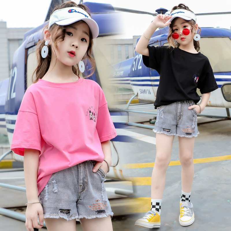 Quần short denim bé gái hè 2020 phiên bản mới của Hàn Quốc dành cho trẻ em lớn thời trang trẻ em mặc lỗ trong quần hoang dã - Quần jean