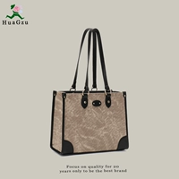 Искренние черные черные стойки