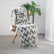 chăn màu xám hoa văn hình học đan ins Bắc Âu trang trí thảm đi xe tối giản hiện đại cuối giường giải trí khăn chăn đan - Ném / Chăn