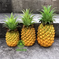Зрелый ананасовый ананасовый трипл один