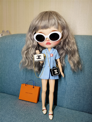 taobao agent Barbie Xiaobu mollybjd6 doll shoulder bag tide PU homemade DIY doya clothing Blythe soldier shoes FR