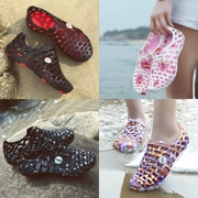 Mùa hè thoáng khí lỗ nhựa giày nam và nữ ngụy trang đôi dép Baotou thủy triều một bàn đạp chống trượt giày đi biển - Sandal