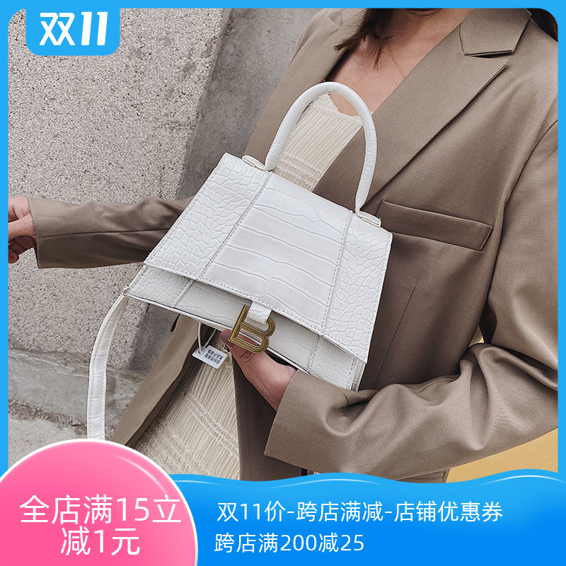 ดีไซน์ฝรั่งเศสกระเป๋าสุภาพสตรี 2020 ใหม่ กระเป๋าสะพายข้าง กระเป๋าถือ ทรงสี่เหลี่ยม 法国小众洋气包包女2020新款简约时尚韩版潮单肩斜挎包百搭小方包 ดีไซน์ฝรั่งเศสกระเป๋าสุภาพสตรี 2020 ใหม่ กระเป๋าสะพายข้าง กระเป๋าถือ ทรงสี่เหลี่ยม