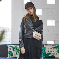 Haibei 2018 mùa thu mới phù hợp với phụ nữ cổ áo dài tay áo PU leather thêu ngắn màu đen áo khoác da áo khoác áo da lộn zara
