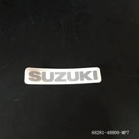 Suzuki подписывает серебряные наклейки с серебряным серебром