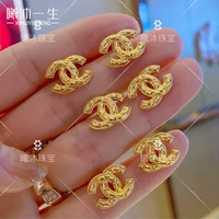 Золотое ювелирное украшение, золотые глянцевые серьги, в стиле Шанель