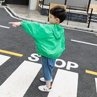 Quần áo trẻ em trẻ em của quần áo chống nắng mùa hè cậu bé ngoài trời siêu mỏng thoáng khí quần áo chống nắng Hàn Quốc phiên bản 2018 mới trẻ em lớn của triều áo khoác gió cao cấp cho bé yêu