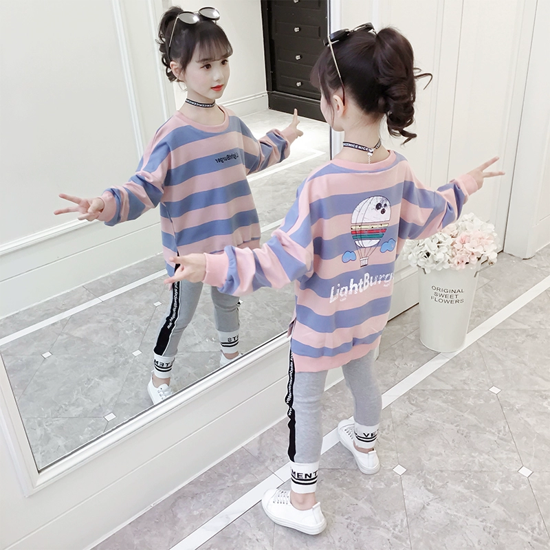 Bộ đồ mùa xuân cho bé gái 2020 phiên bản tiếng Hàn mới của phiên bản tiếng Hàn của cô gái lớn áo len kiểu phương Tây quần áo thể thao quần áo lưới trẻ em màu đỏ - Phù hợp với trẻ em