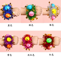 Маленькая золотая звезда с красным, золотым, серебряным, синим