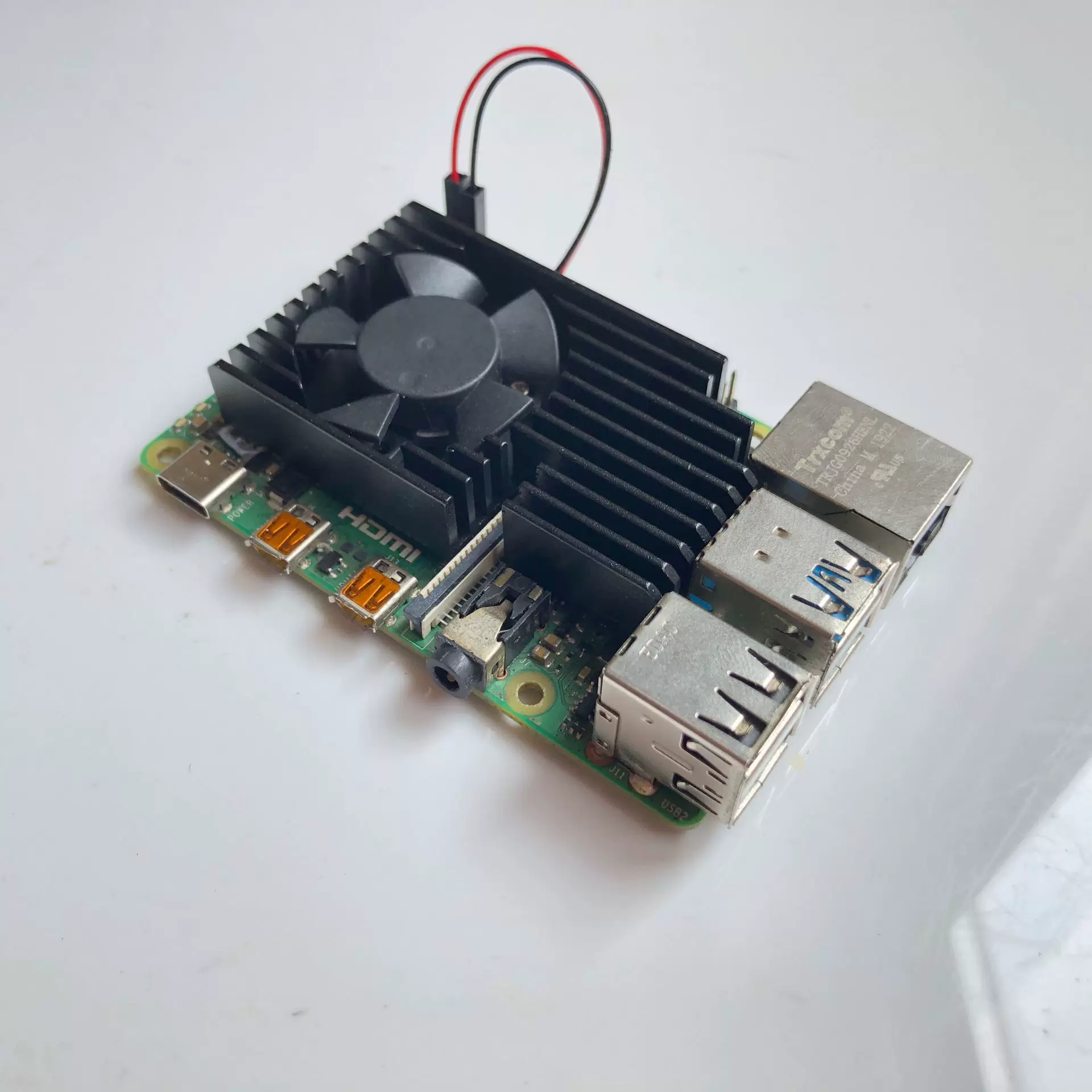 Raspberry Pi metal 4th generation shell Raspberry Pi 4th generation B+red and white shell 4B heat sink
